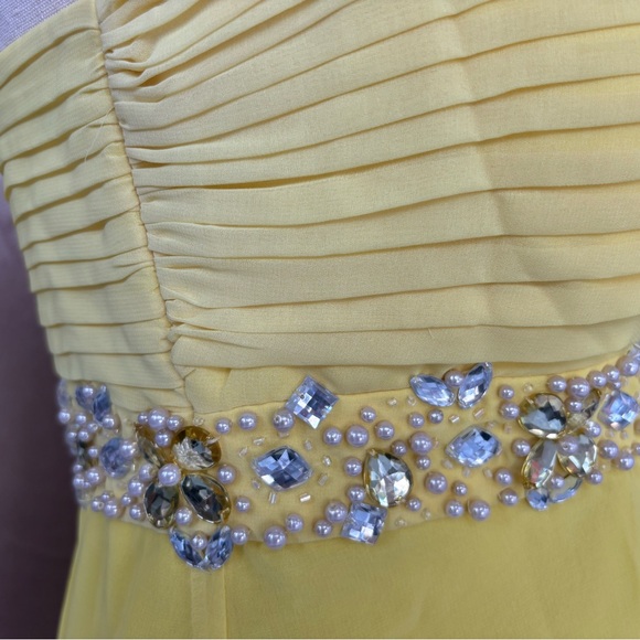 Strapless yellow gown - Picture 4 of 8
